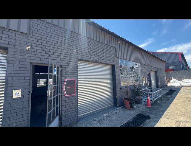 108M² WAREHOUSE TO LET IN WYNBERG